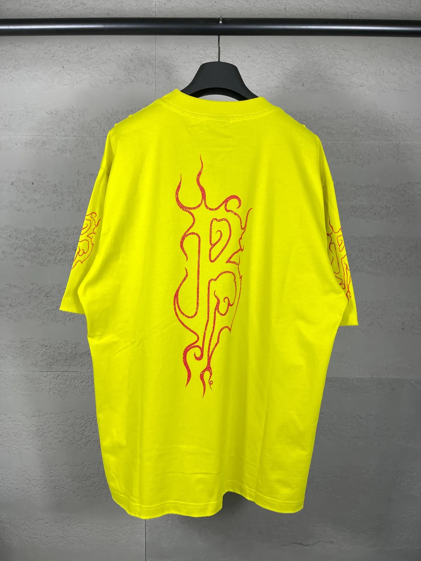 【 . Quality】BALENCI*GA/ .2024New Arrival LOGO T 。 . Authentic ， ！ ZP 。 260 ， . ， ，。 。Classic LOGO ， ， 。 . ， ， ， OS . Same Style ：BL 233303 ：Black，White，Yellow， Size：XS L